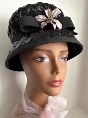 Vintage 1960s Black Straw Coated Shiny Ribbon Woven Bow Brim Cloche Hat
